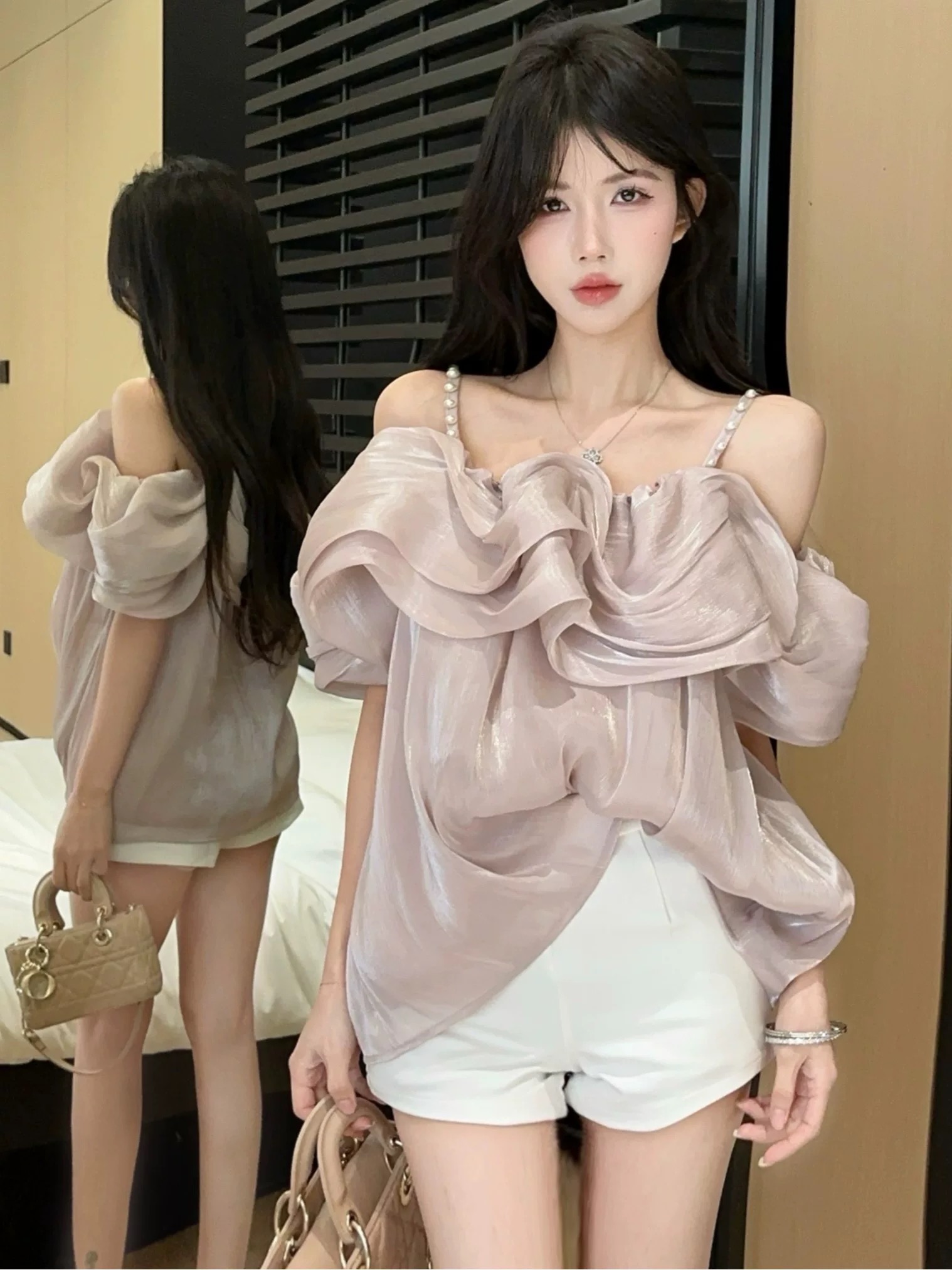 Queen behaviour top CTO977 images